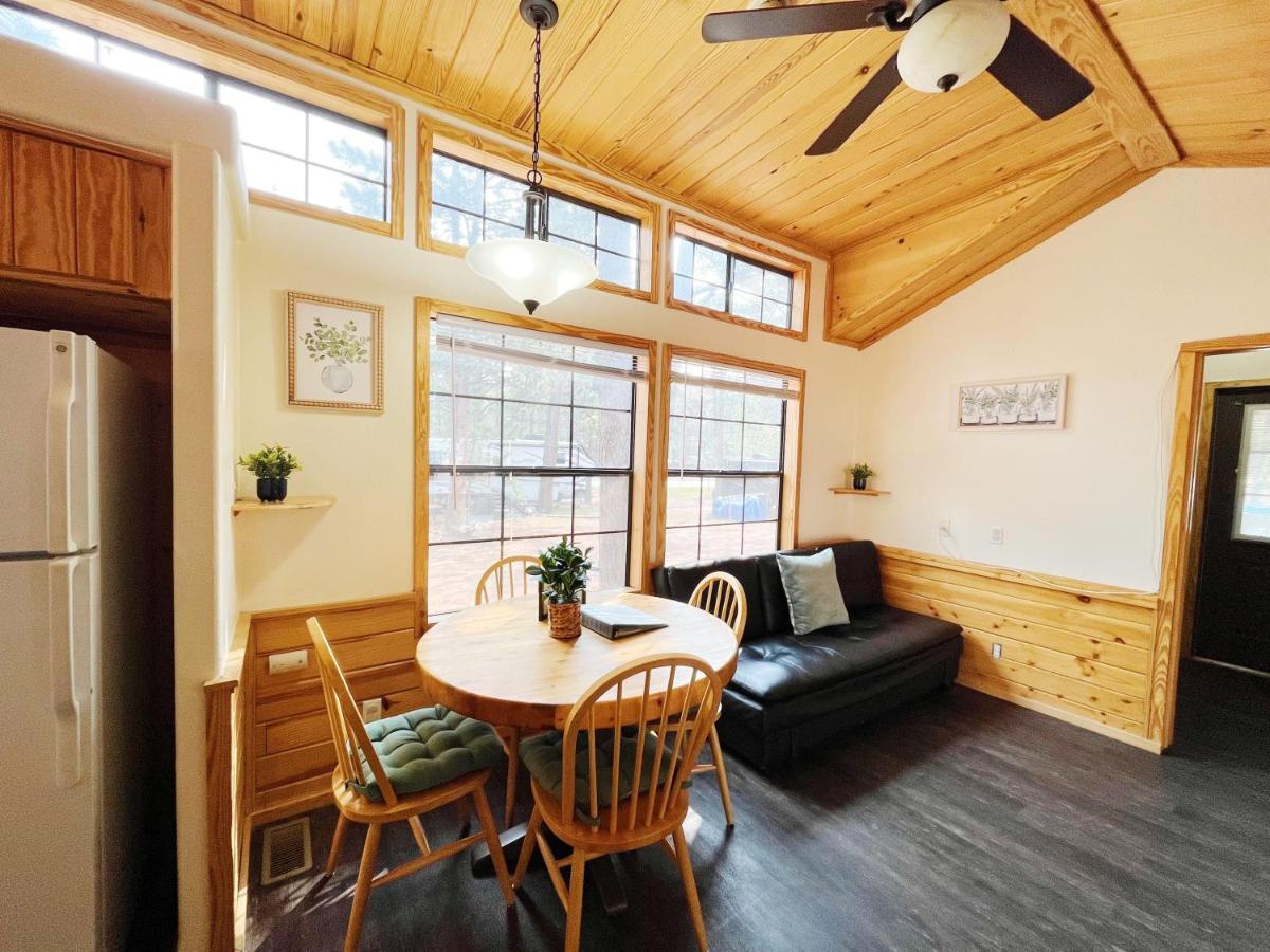 Sally'S Cabin Is A Quaint Two Bedroom Tiny Home Woodland Park Kültér fotó